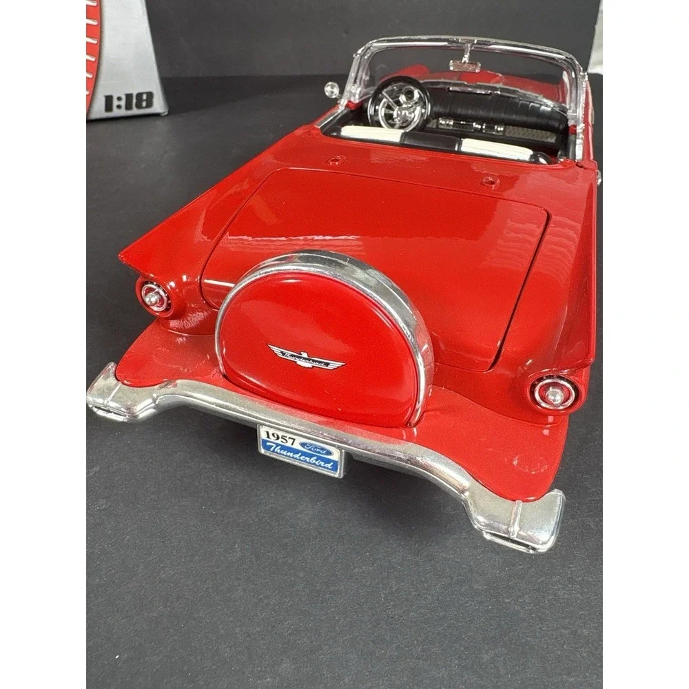 Road Signature Leather Series 1957 Ford Thunderbird Convertible Red 1:18